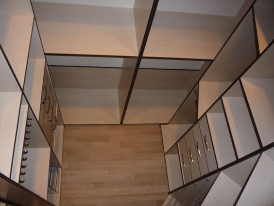 гардеробная в маленькую кладовку